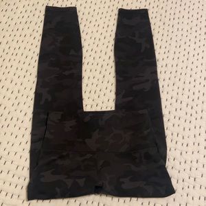 Lululemon Dark Camo 25” Leggings